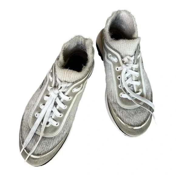 Chanel Two Tone Suede Knit CC Logo Low Top Sneakers Women’s Size‎ 39 EU / 9 US